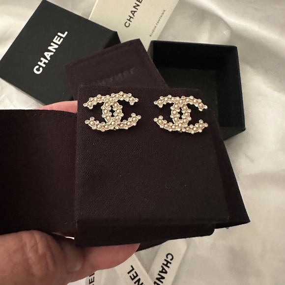 CHANEL Jewelry - CHANEL AUTHENTIC Earrings . Gold tone